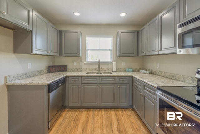 925 Sentinel Circle Foley, AL 36535 - Photo 7 of 21 Kitchen