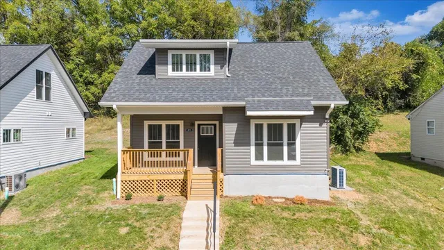 $249,500 | 211 Harrison Avenue Northwest, Roanoke, VA 24016