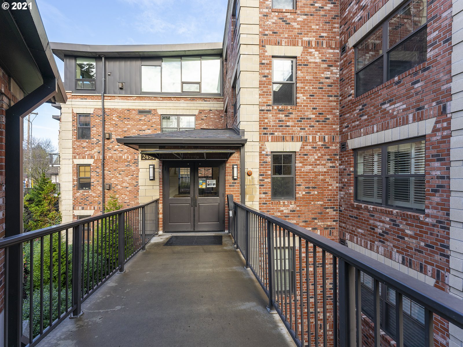 2454 Northwest Westover Road, Unit A202 Portland, OR 97210 - Photo 2 of 25 Gallery Image 2