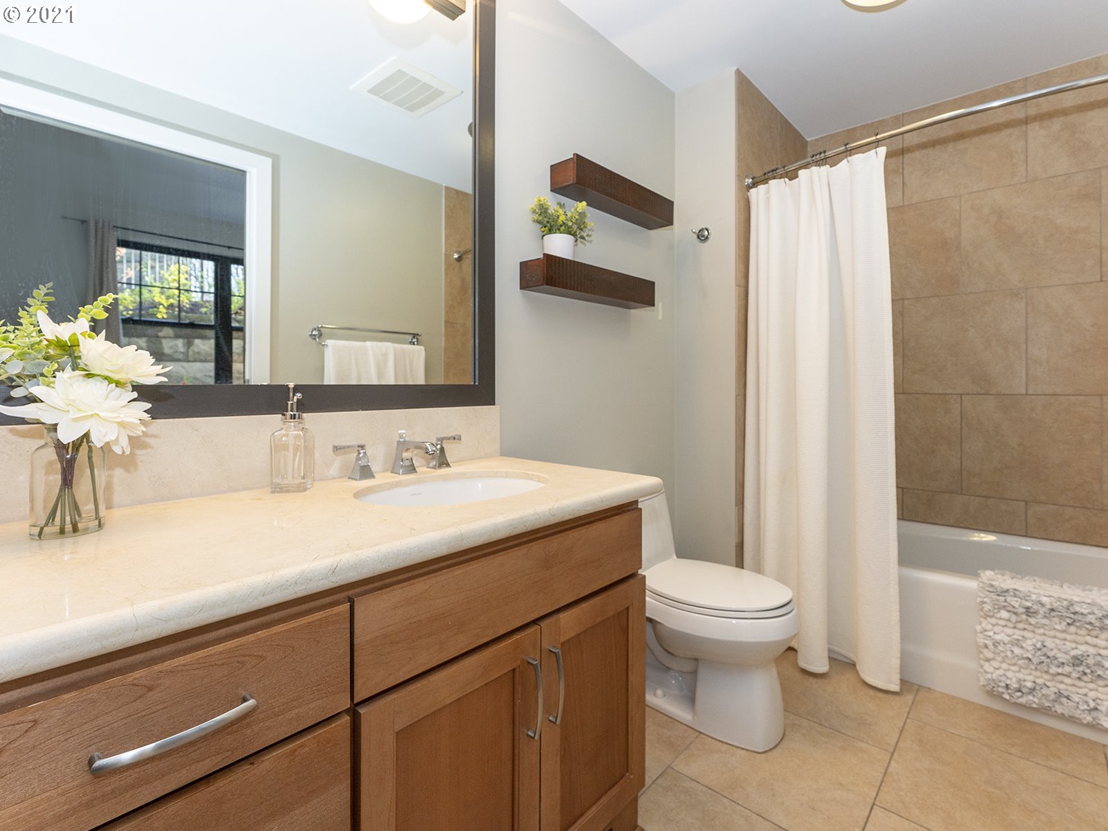 2454 Northwest Westover Road, Unit A202 Portland, OR 97210 - Photo 18 of 25 Gallery Image 18
