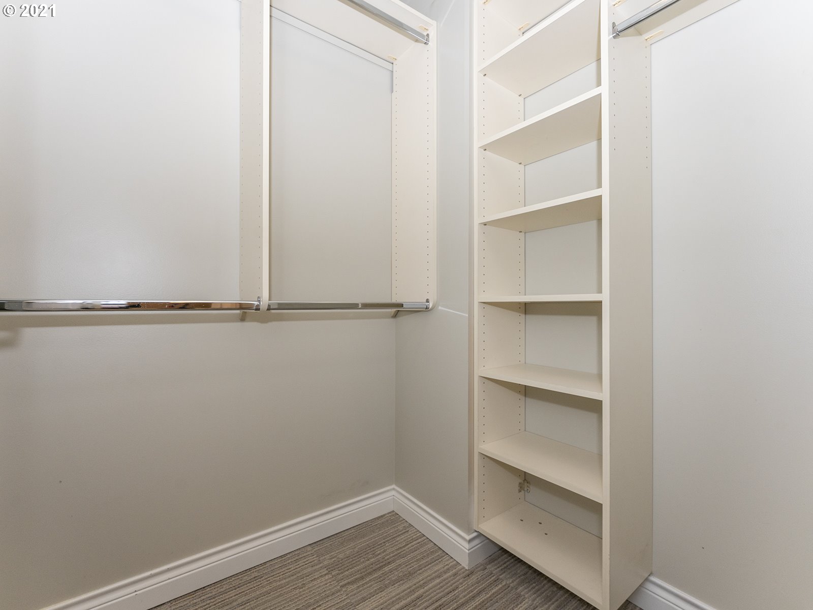 2454 Northwest Westover Road, Unit A202 Portland, OR 97210 - Photo 19 of 25 Gallery Image 19