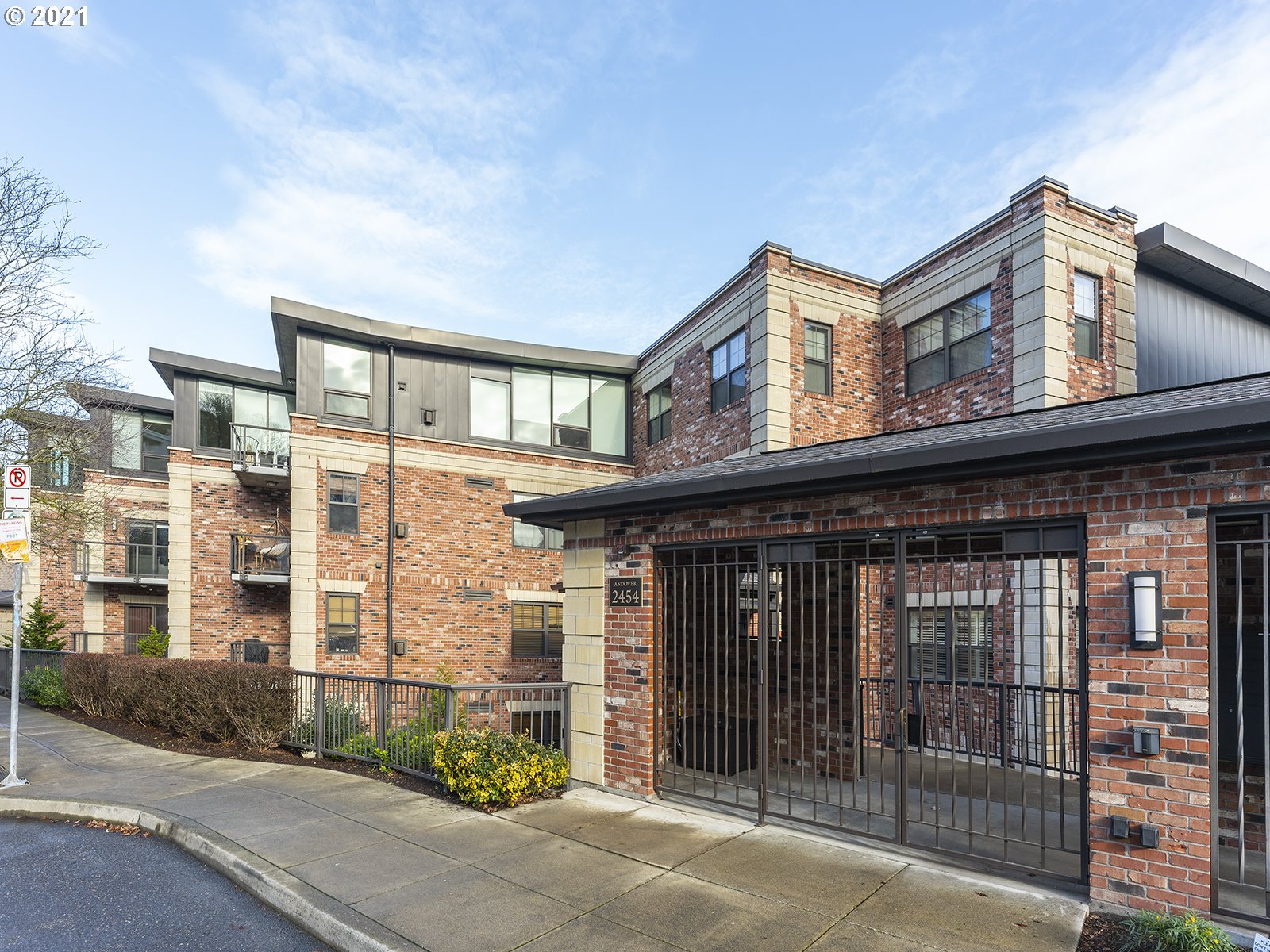2454 Northwest Westover Road, Unit A202 Portland, OR 97210 - Photo 3 of 25 Gallery Image 3