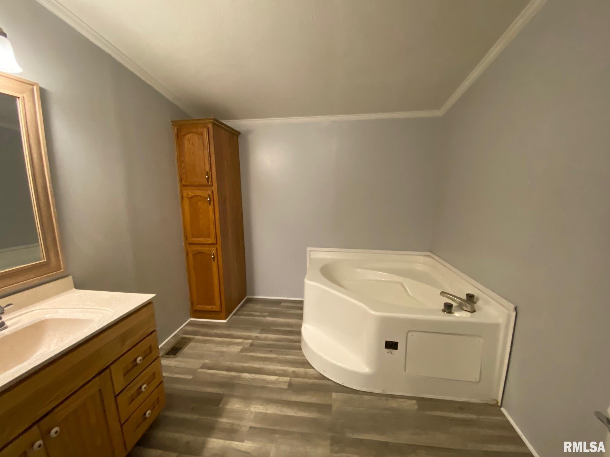 7252 Loami Bates Road Loami, IL 62661 - Photo 17 of 37
