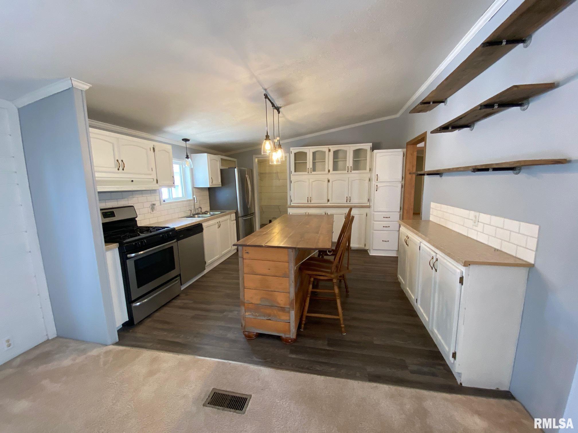 7252 Loami Bates Road Loami, IL 62661 - Photo 7 of 37
