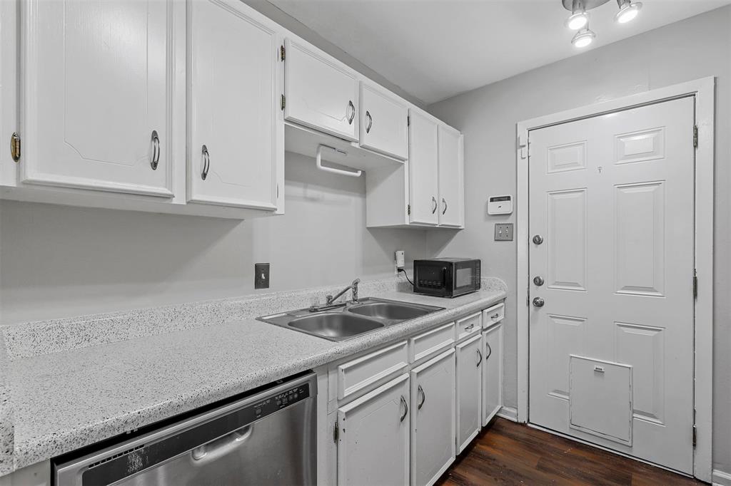 2504 South Fielder Road Arlington, TX 76015 - Photo 7 of 18