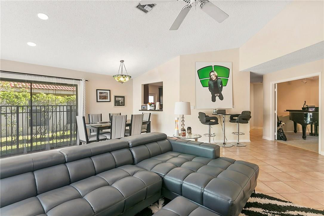 6345 Sweet Maple Lane Boca Raton, FL 33433 - Photo 3 of 18 Photo 3