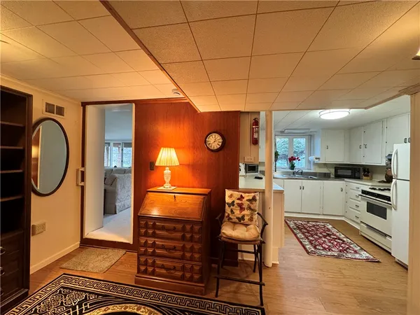 $1,900 | 333 Colebrook Drive, Irondequoit, NY 14617