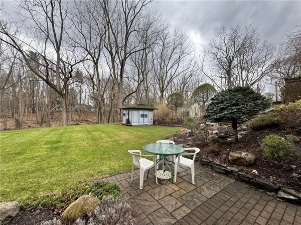 $1,900 | 333 Colebrook Drive, Irondequoit, NY 14617