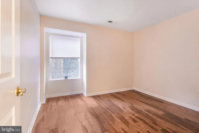 $1,500 | 4 Banyan Wood Court, Unit 201, Essex, MD 21221