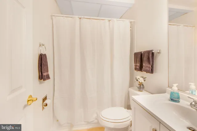 $1,500 | 4 Banyan Wood Court, Unit 201, Essex, MD 21221