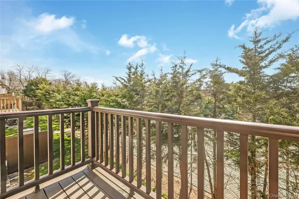 $674,000 | 82 Cottonwood Court, Unit 82, Wantagh, NY 11793