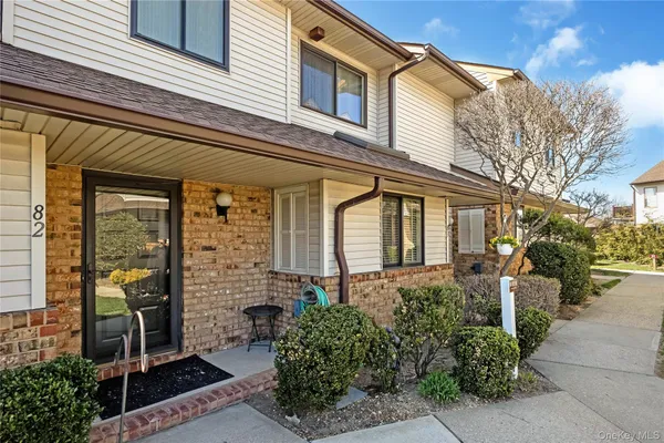 $674,000 | 82 Cottonwood Court, Unit 82, Wantagh, NY 11793