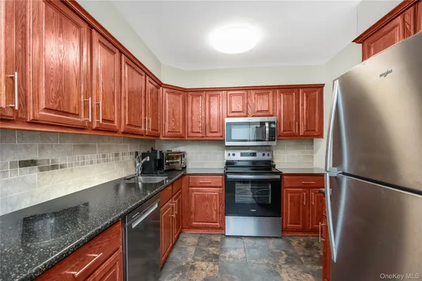 $674,000 | 82 Cottonwood Court, Unit 82, Wantagh, NY 11793