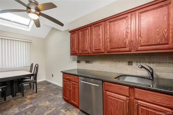 $674,000 | 82 Cottonwood Court, Unit 82, Wantagh, NY 11793