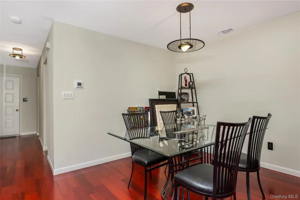 $674,000 | 82 Cottonwood Court, Unit 82, Wantagh, NY 11793