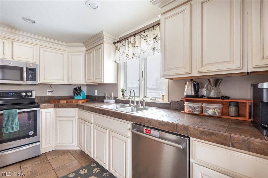 48351 Rice Road Amherst, OH 44001 - Photo 10 of 33