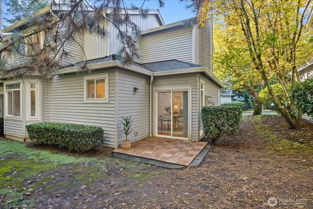 $835,000 | 18003 Northeast 93rd Court, Unit 3, Redmond, WA 98052