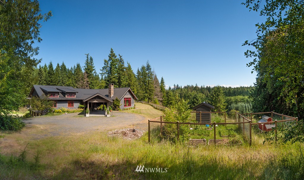 4461 Glendale Road Clinton, WA 98236 - Photo 1 of 25 Gallery Image 1