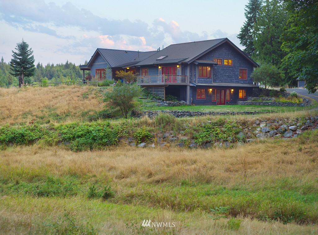 4461 Glendale Road Clinton, WA 98236 - Photo 2 of 25 Gallery Image 2
