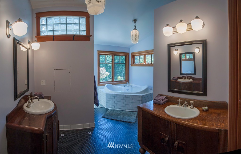 4461 Glendale Road Clinton, WA 98236 - Photo 13 of 25 Gallery Image 13