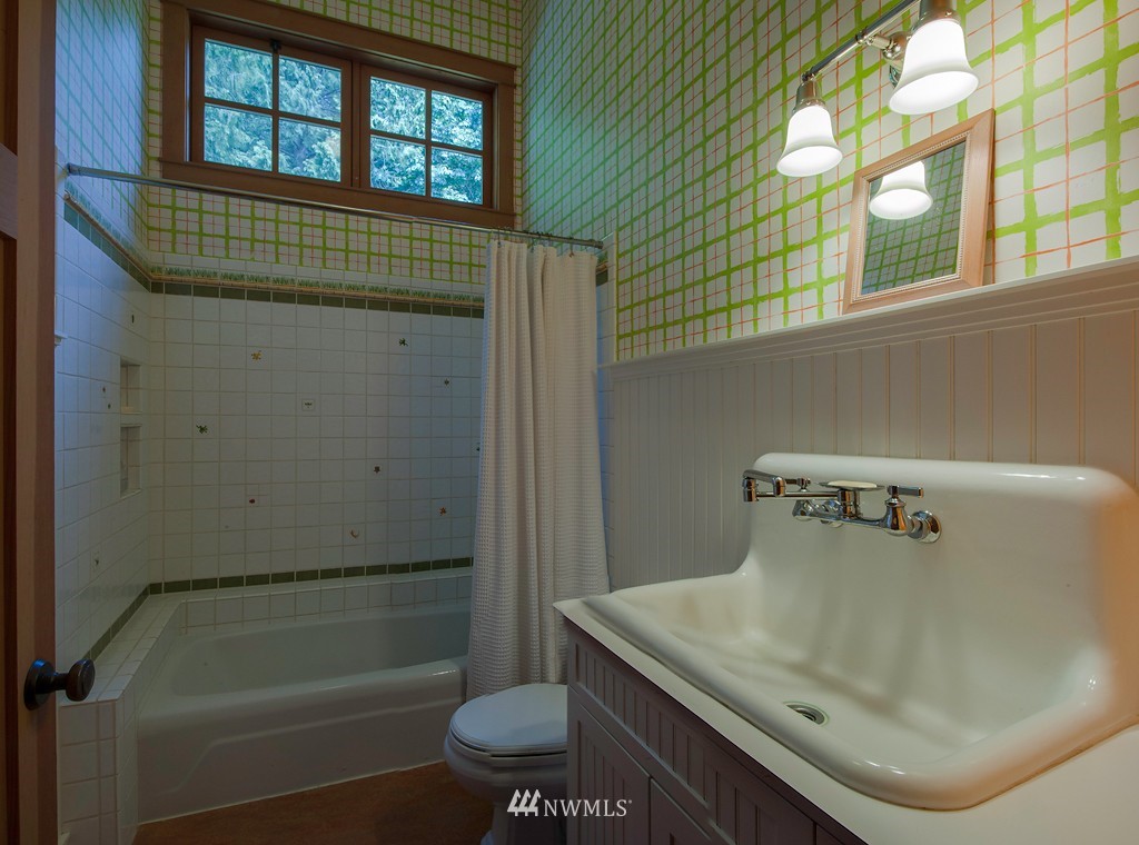 4461 Glendale Road Clinton, WA 98236 - Photo 17 of 25 Gallery Image 17