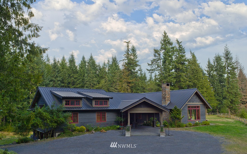 4461 Glendale Road Clinton, WA 98236 - Photo 3 of 25 Gallery Image 3