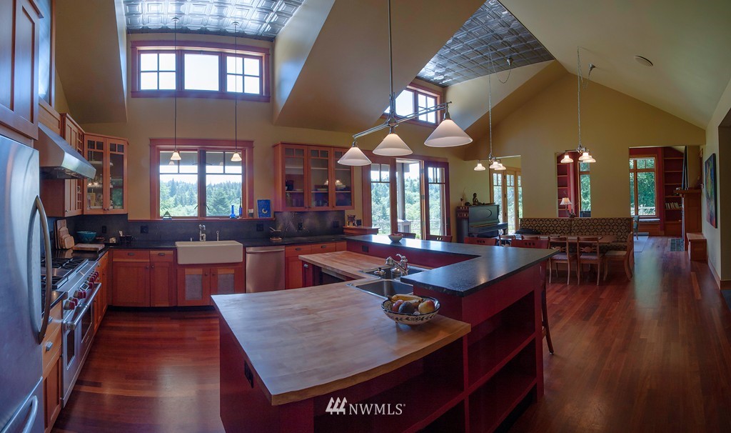 4461 Glendale Road Clinton, WA 98236 - Photo 8 of 25 Gallery Image 8