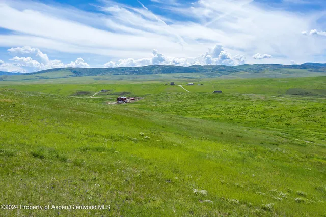 a view of a big room with a big yard