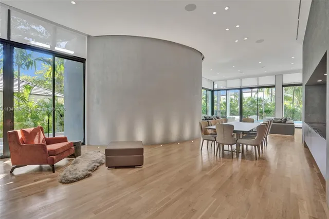 $10,490,000 | Golden Beach, Golden Beach, FL 33160