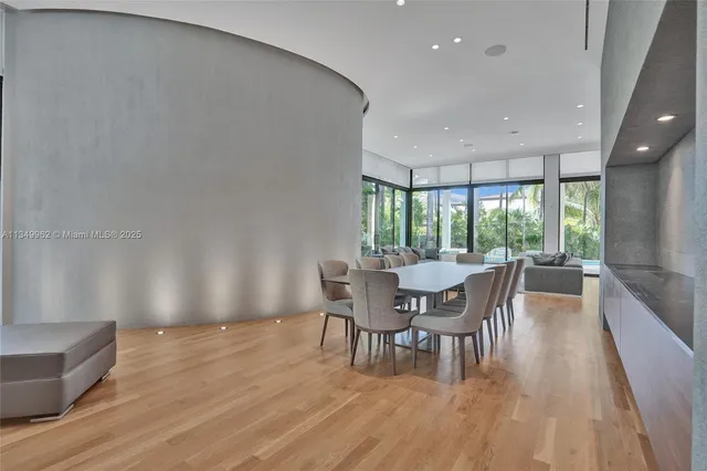 $10,490,000 | Golden Beach, Golden Beach, FL 33160