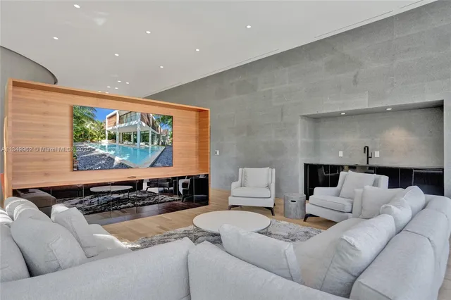 $10,490,000 | Golden Beach, Golden Beach, FL 33160