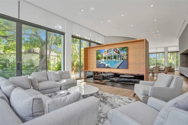 $10,490,000 | Golden Beach, Golden Beach, FL 33160