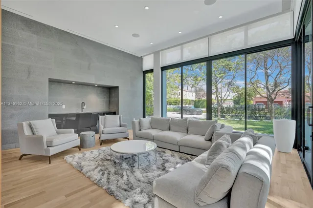 $10,490,000 | Golden Beach, Golden Beach, FL 33160