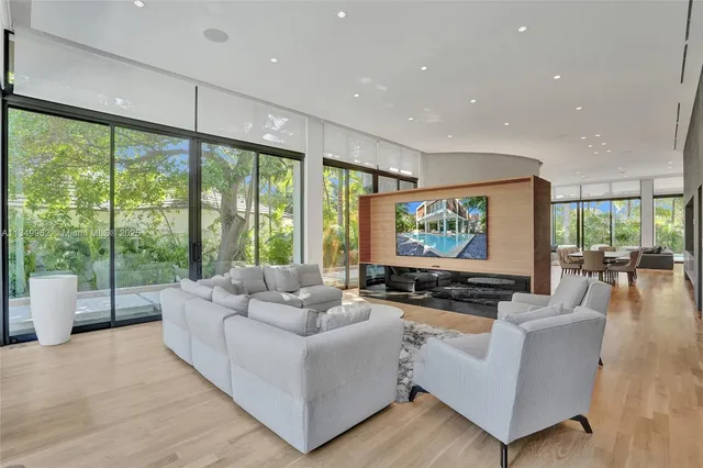 $10,490,000 | Golden Beach, Golden Beach, FL 33160