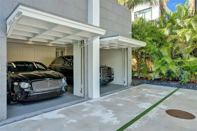 a view of a backyard of the house