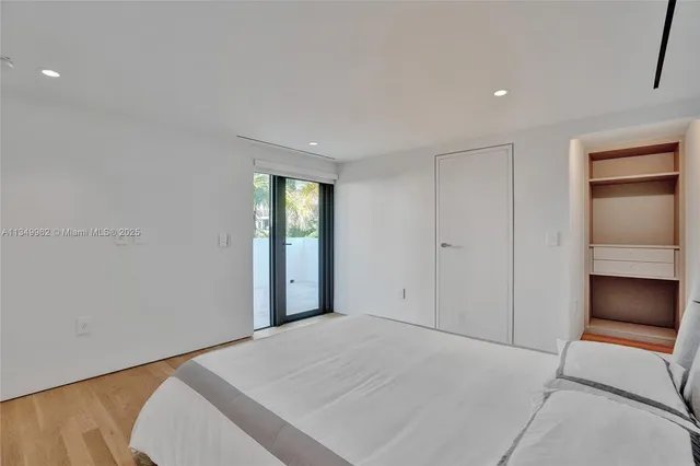 $10,490,000 | Golden Beach, Golden Beach, FL 33160