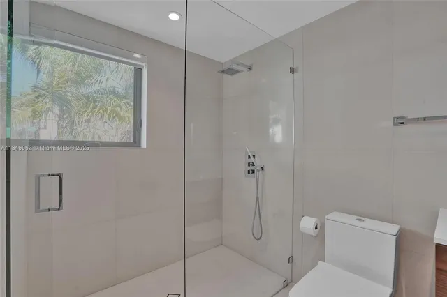 $10,490,000 | Golden Beach, Golden Beach, FL 33160