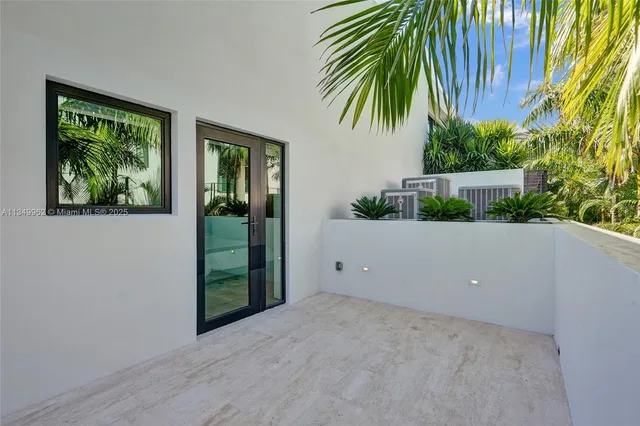 $10,490,000 | Golden Beach, Golden Beach, FL 33160