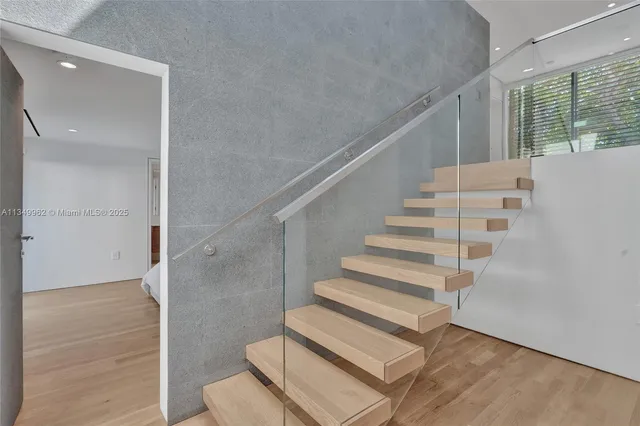 $10,490,000 | Golden Beach, Golden Beach, FL 33160