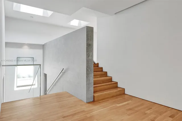 $10,490,000 | Golden Beach, Golden Beach, FL 33160