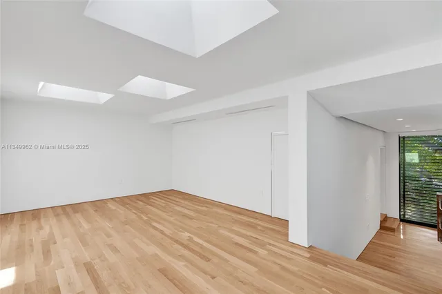 $10,490,000 | Golden Beach, Golden Beach, FL 33160