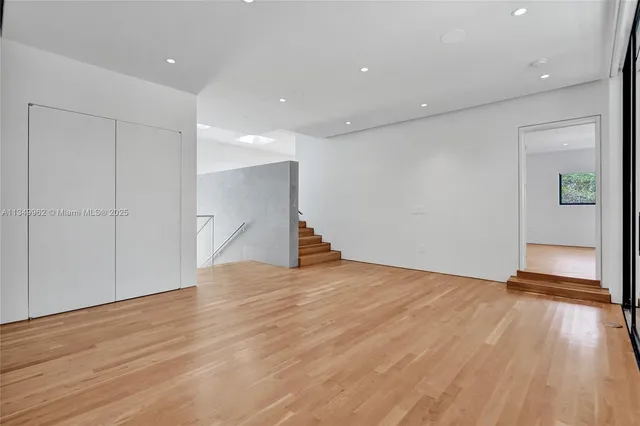 $10,490,000 | Golden Beach, Golden Beach, FL 33160