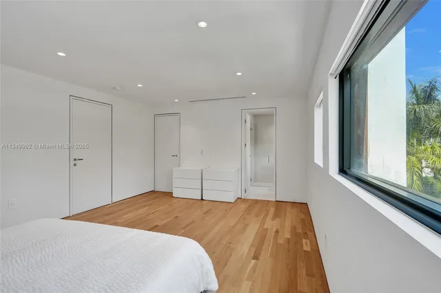 $10,490,000 | Golden Beach, Golden Beach, FL 33160