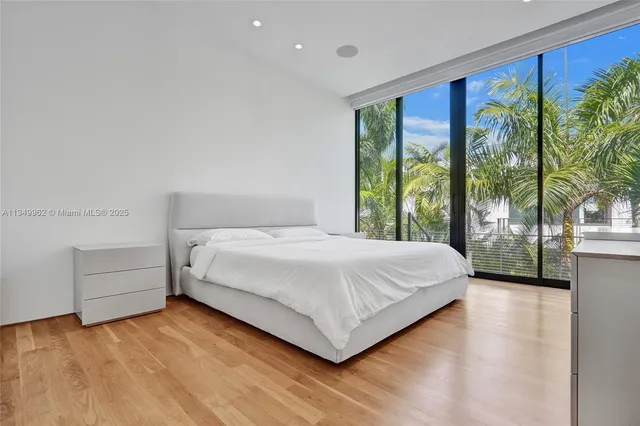 $10,490,000 | Golden Beach, Golden Beach, FL 33160