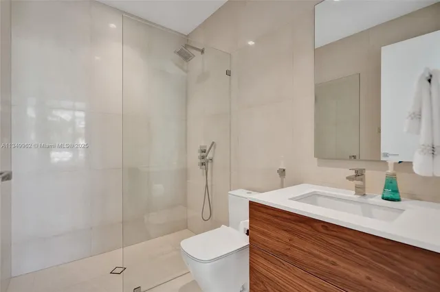 $10,490,000 | Golden Beach, Golden Beach, FL 33160