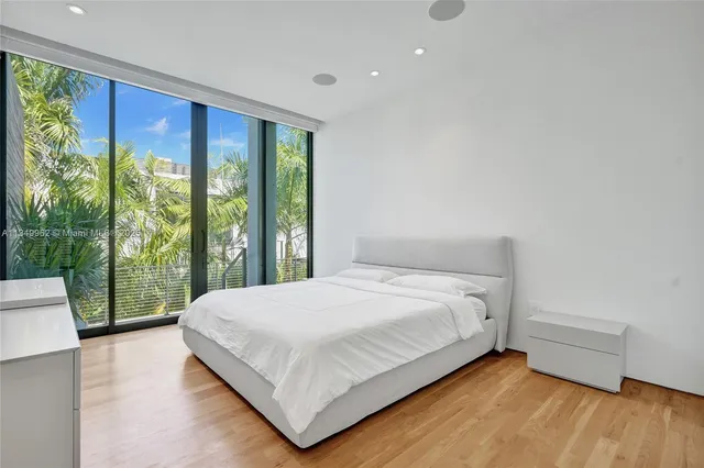 $10,490,000 | Golden Beach, Golden Beach, FL 33160