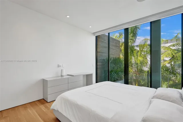 $10,490,000 | Golden Beach, Golden Beach, FL 33160