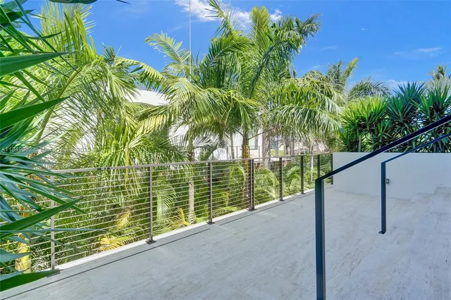 $10,490,000 | Golden Beach, Golden Beach, FL 33160