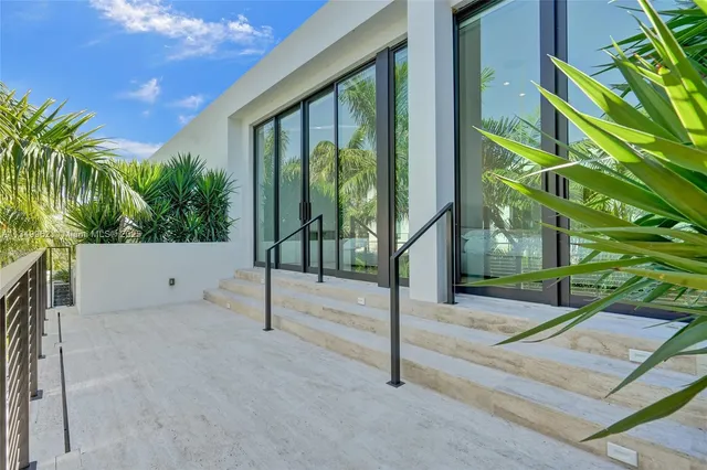 $10,490,000 | Golden Beach, Golden Beach, FL 33160