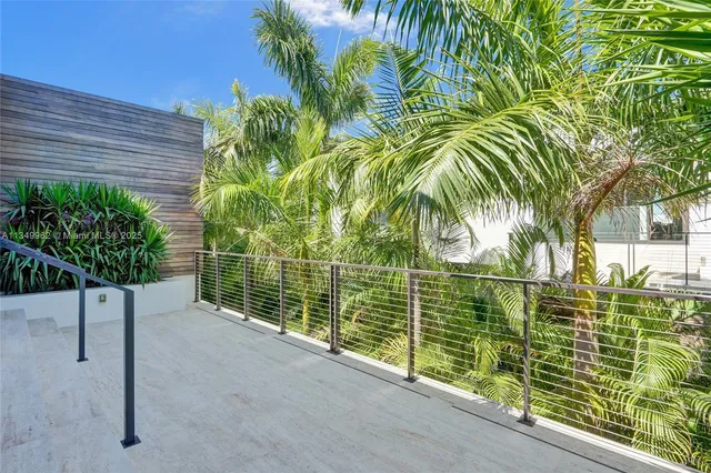 $10,490,000 | Golden Beach, Golden Beach, FL 33160